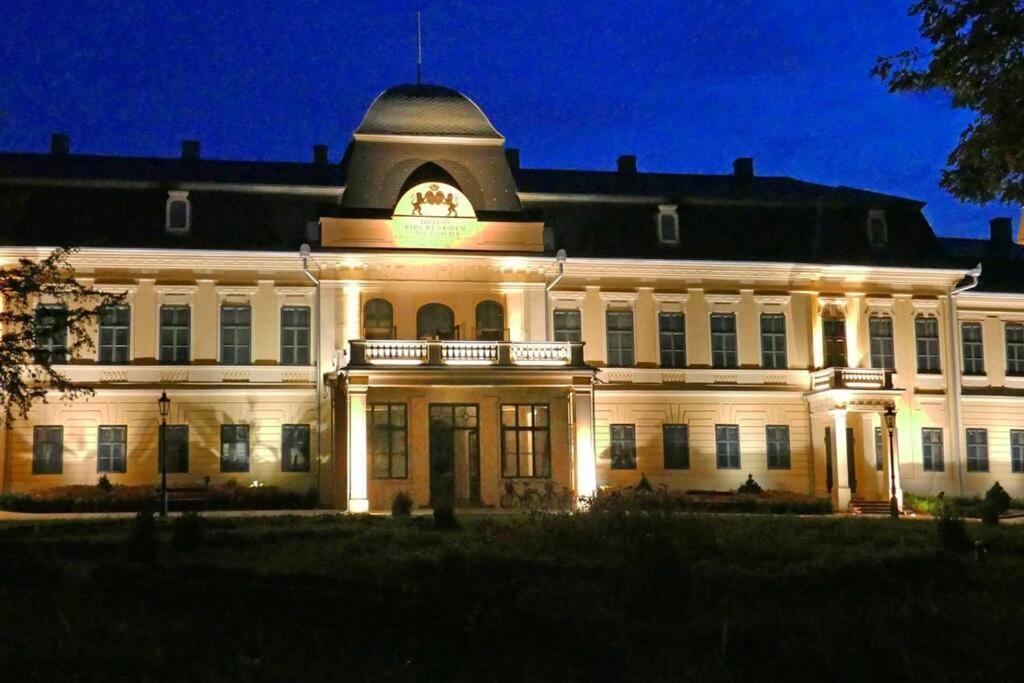 Corvin Apartman Gyula Exterior foto