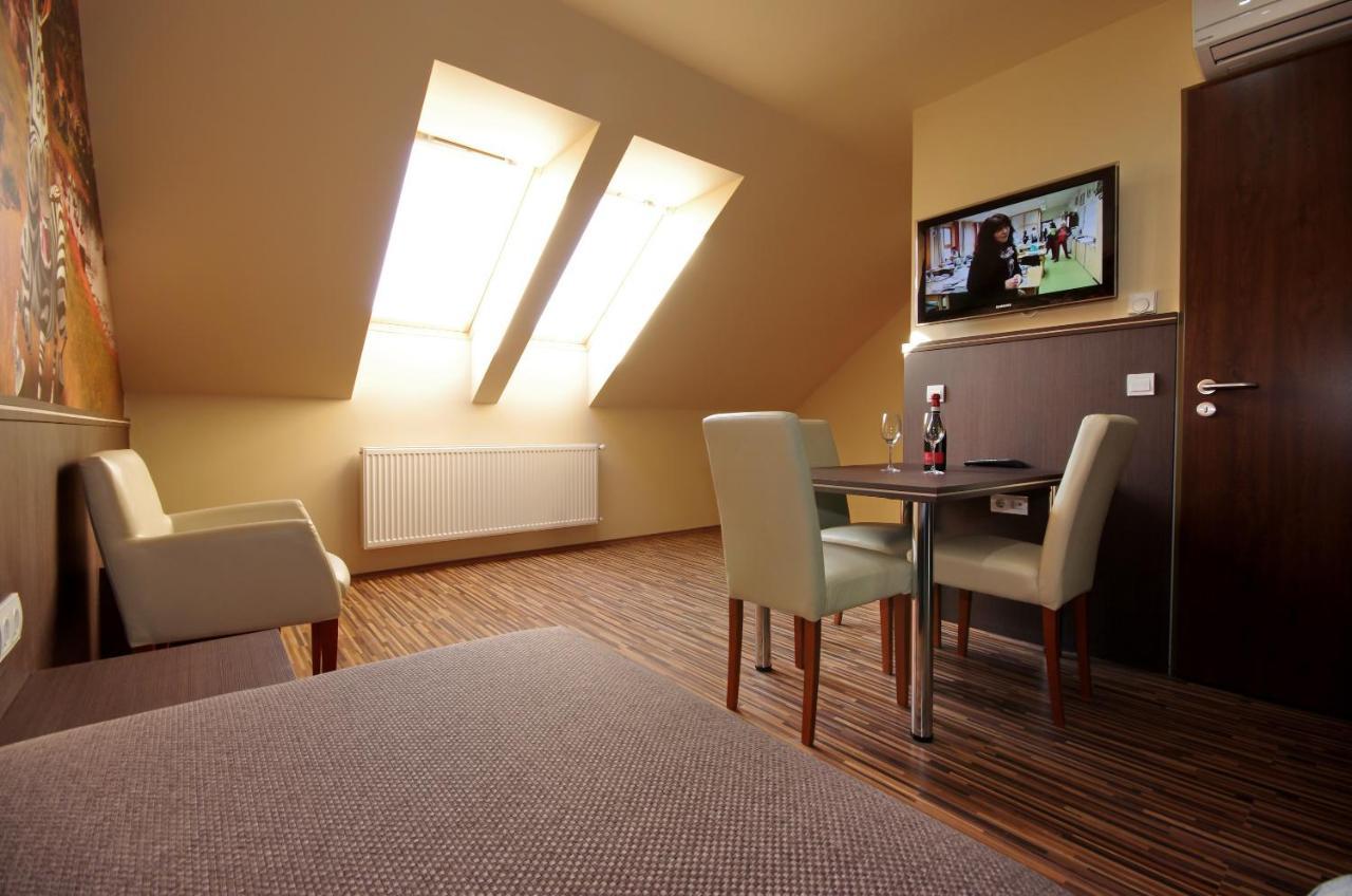 Corvin Apartman Gyula Exterior foto