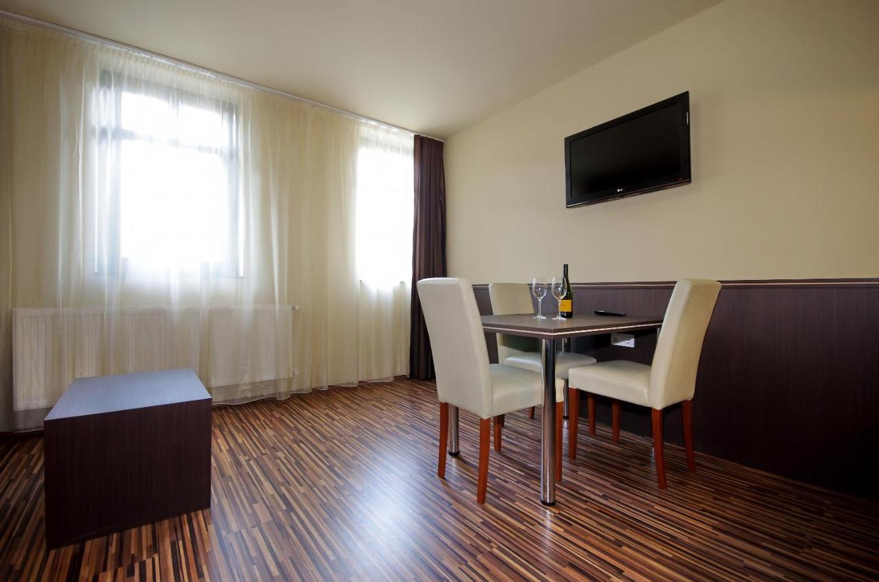 Corvin Apartman Gyula Exterior foto