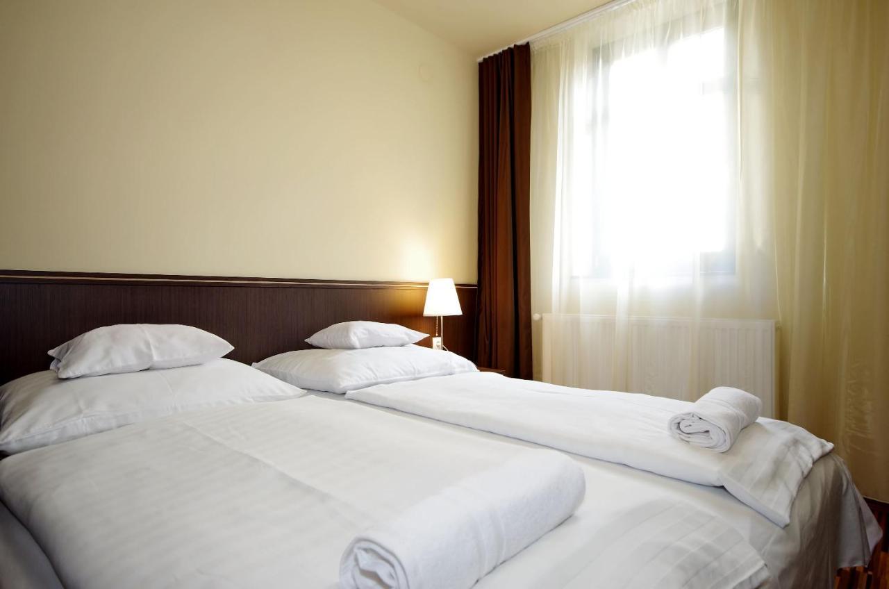 Corvin Apartman Gyula Exterior foto
